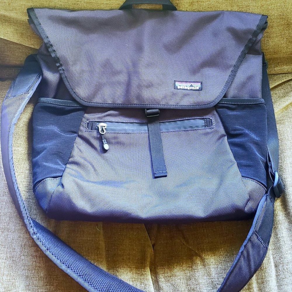 PATAGONIA VERTICAL MASS MESSENGER LAPTOP/iPAD BAG